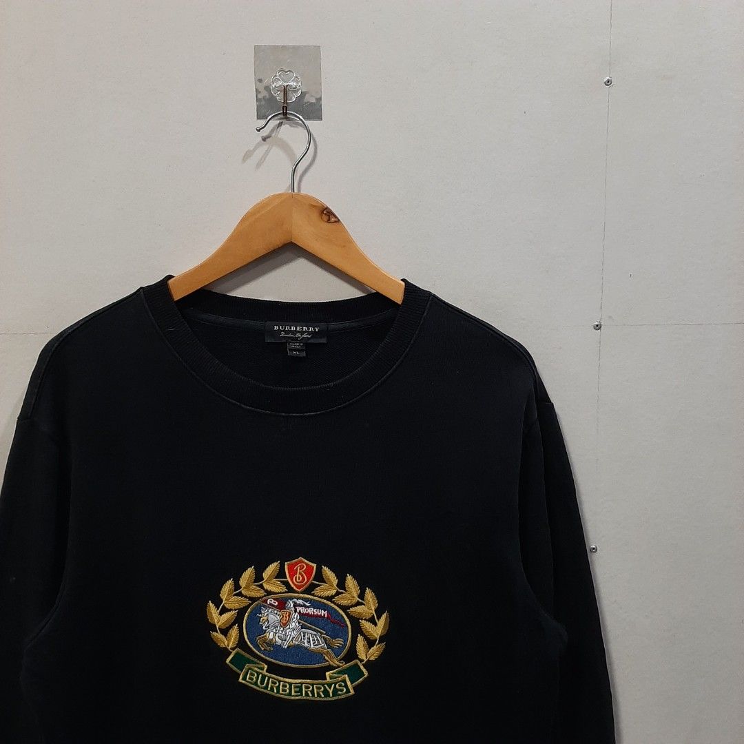 BURBERRY CREWNECK (Category: Coats, Jackets and Outerwear) located in San Carlos. Submitted by denzel999 (Listing ID 1467328426, Image 2). Description: needwash good condi xl.