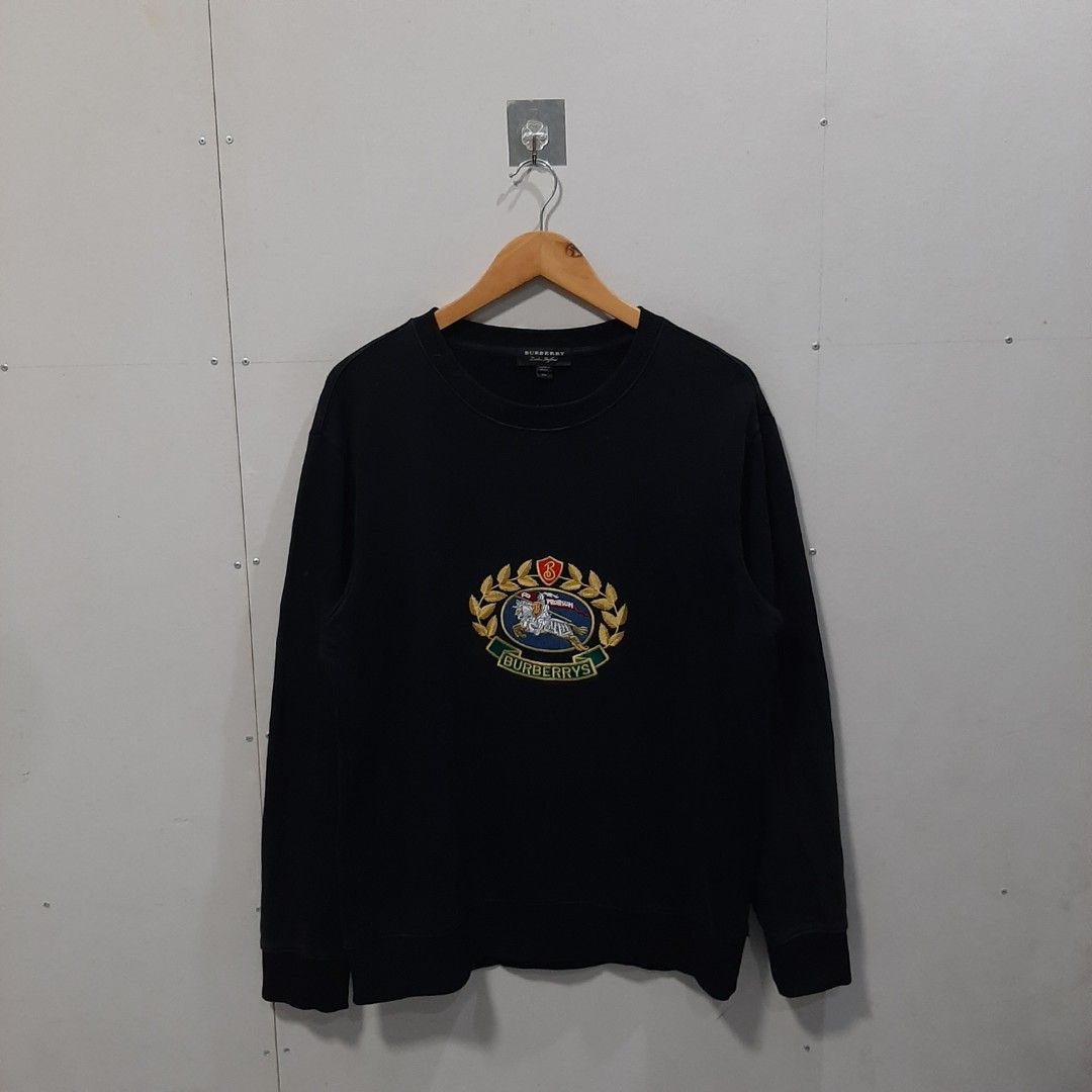 BURBERRY CREWNECK (Category: Coats, Jackets and Outerwear) located in San Carlos. Submitted by denzel999 (Listing ID 1467328426, Image 1). Description: needwash good condi xl.