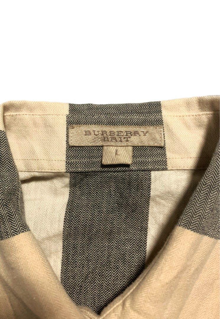 Burberry Nova Check Button Down Long Sleeve (Category: Luxury Apparel) located in Las Pinas. Submitted by wayne_heats (Listing ID 1467334104, Image 2). Description: 20 x 26 📏 color rate: 10/10 🎨 condition: like new ✅ unisex flaws | issues: none ❌ .
