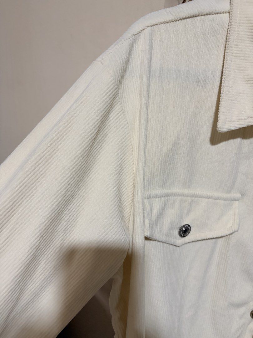 Button down jacket (Category: Coats, Jackets and Outerwear) located in Manila. Submitted by ayabananana (Listing ID 1467272209, Image 2). Description: .