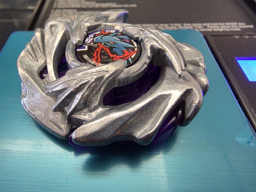 ［有code]BX52 + BX56 新左龍 + 發射器 Beyblade 爆旋陀螺 BX-52 BX-56 閃耀飛龍 6-60LC 加錢換UX00 UX-00 女武神 （分類：動作及對戰玩具）位於 Hong Kong。 由 hk_sellerbuyer 提交（商品編號 1467180583，圖片 2）。簡介： 只拆袋在家玩左2,3次，軸鎖都係全新 加錢換全新UX00 女武神 放陀螺BX-52閃耀飛龍6-60LC，重42.90g。有盒、連原裝紫色左旋拉線發射器，仲有送多個BX-56白色左旋拉線發射器添。零件齊，仲有說明書同包裝袋。玩得好爽，回血清位，屯門元朗交收或順豐到付。。