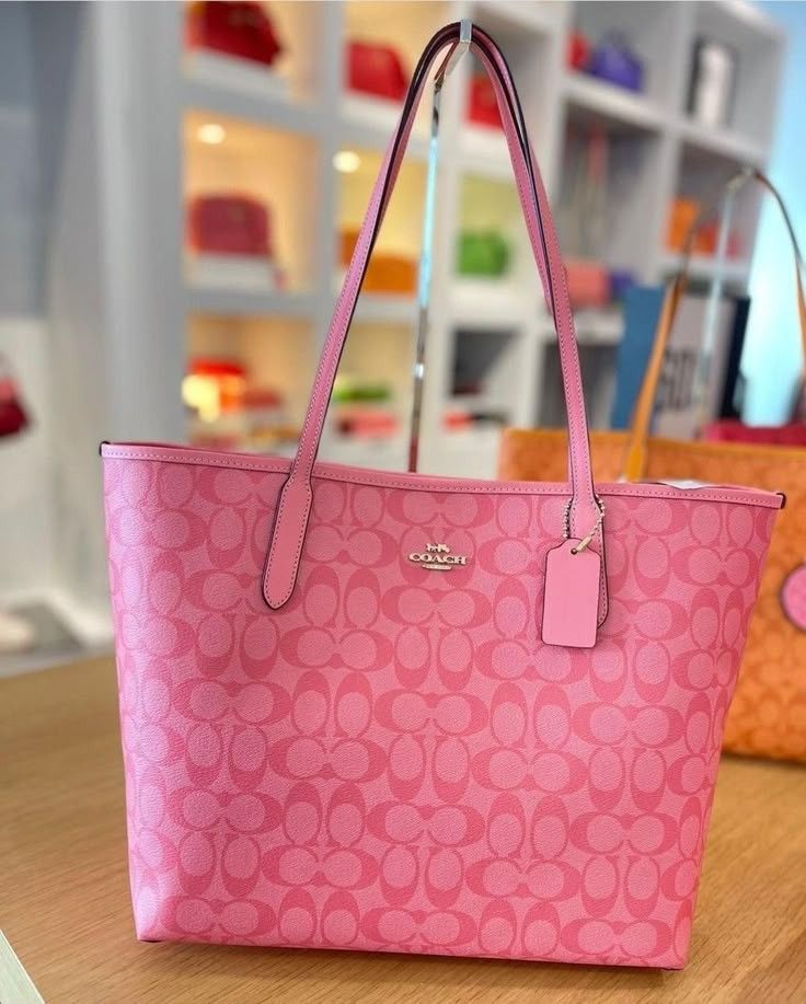 C0ACH PINK SHOULDER BAG (Category: Shoulder Bags) located in Manila. Submitted by _bylodia (Listing ID 1467286379, Image 1). Description: .
