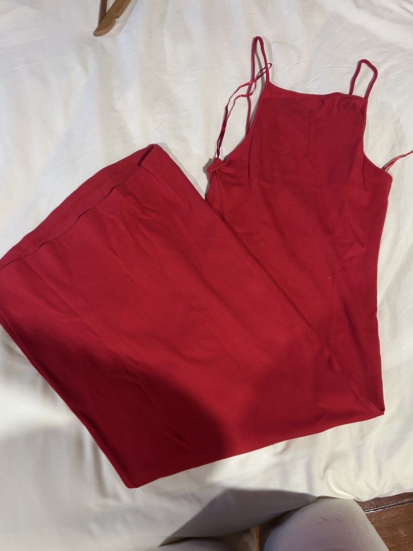 Calliope Red Midi Dress Size M (Category: Dresses) located in Cebu City. Submitted by shopmikascloset (Listing ID 1467304761, Image 2). Description: - Brand/Model: Calliope midi dress - Color: Bright red - Size: M (stretchy ribbed fabric for a body-hugging fit) - Details: Square neckline, thin spaghetti straps, midi length - Condition: Worn once, excellent shape.