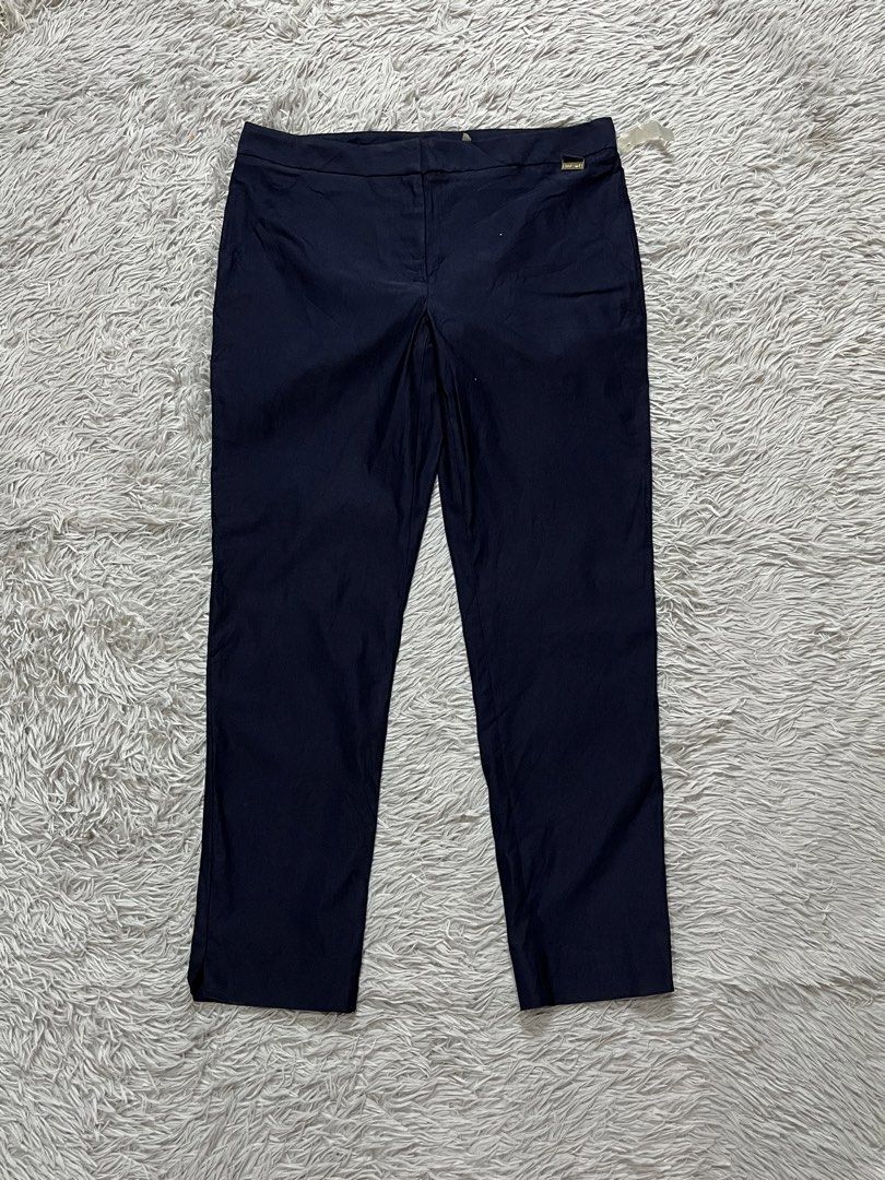 Calvin Klein Casual Trousers (Category: Other Bottoms) located in Dipolog. Submitted by krstnagnis98 (Listing ID 1467320172, Image 1). Description: CK Office/Casual Trousers Like New Size 34” No any flaws Authentic Ganda din po neto✨ Mine 450 Dm. 💌.