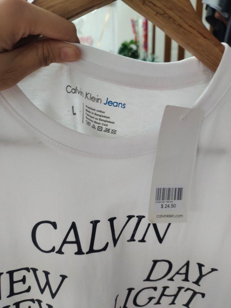 Calvin Klein mens shirt (Category: Tshirts & Polo Shirts ) located in Aliaga. Submitted by kmapparel (Listing ID 1467264016, Image 2). Description: .