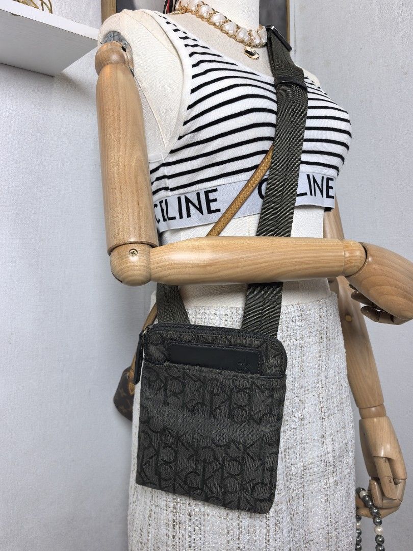 Calvin Klein monogam CK (Category: Luxury Bags & Wallets) located in Baguio. Submitted by ashzachary (Listing ID 1467308438, Image 1). Description: Kc monogam Condition :Excellent condition Color rate 10/10 Size :Medium No issues No flaws Super ganda sa personal Pm. More details Good quality Plsss 📌No Bogus 📌No return MOP What you see is what you get PALAWAN, CEBUNA GCASH AND BDO Reminder😊 We're selling thrifted clothes so please manage you ex