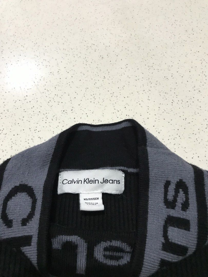 Calvin Klein Ribbed Black Sweater (Category: Longsleeves) located in Antipolo. Submitted by roxy.xy (Listing ID 1467320059, Image 2). Description: - Brand: Calvin Klein Jeans - Bought from 🇺🇸 - Style: Ribbed long sleeve sweater with mock neck - Size: XS (Slim fit) - Material: Soft, comfortable knit fabric.