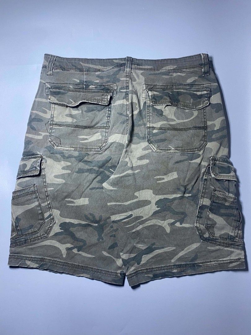 Camouflage Cargo Jorts (Category: Shorts) located in Angeles City. Submitted by ian.thrift_ph (Listing ID 1467321684, Image 3). Description: Size 36 Length 22 Tight 13.5 Hem 11.