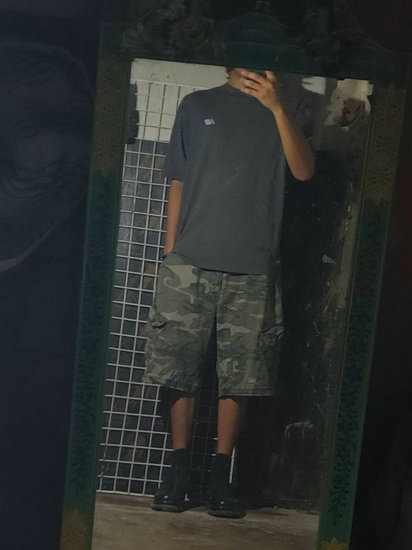 Camouflage Cargo Jorts (Category: Shorts) located in Angeles City. Submitted by ian.thrift_ph (Listing ID 1467321684, Image 2). Description: Size 36 Length 22 Tight 13.5 Hem 11.