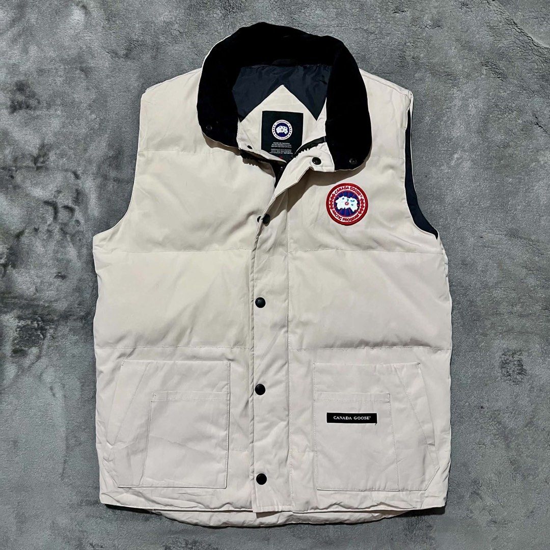 Canada Goose Puffer Vest (Category: Coats, Jackets and Outerwear) located in Cagayan de Oro. Submitted by montresor.ph (Listing ID 1467338755, Image 1). Description: Condition: Pristine Width: 22 Length: 27 Color rate: 9.8/10 Price: 2,500.