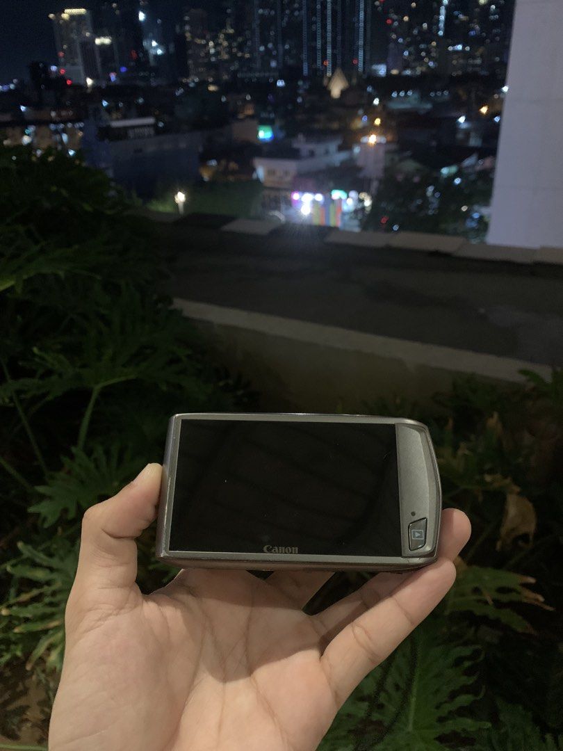 Canon IXY 31S (Category: Cameras) located in Manila. Submitted by gudthriftby.la (Listing ID 1467224660, Image 2). Description: Digital Camera Model: Canon IXY 31S 12.1MP • 4.4x Optical Zoom 3.2” Touchscreen LCD • Full HD 1080p Video 100% Fully working camera. Issue: None — ₱3,199 negotiable( No memory card included. ) MOP: GCASH / MOD: J&T & LBC 🚚 Located: Sta Ana Manila, Philippines 🇵🇭 DM TO PURCHASE! 📩.