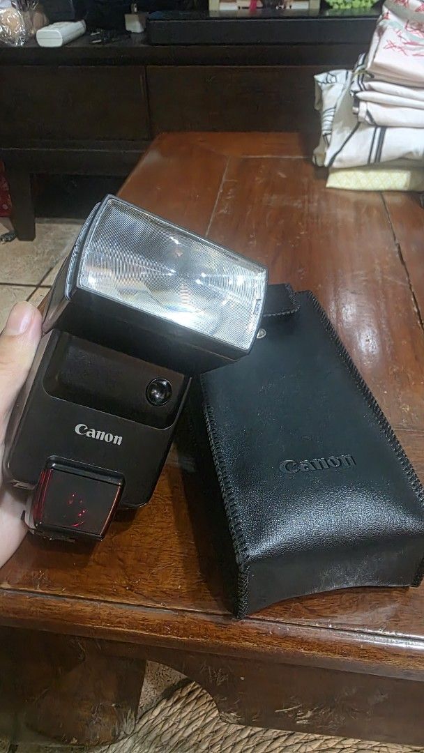 Canon Speedlite 420EZ Flash with Case (Category: Flashes) located in Paranaque City. Submitted by re_i_gn (Listing ID 1467187385, Image 2). Description: - Item: Vintage Canon Speedlite 420EZ shoe-mount electronic flash unit - Inclusions: Original black leatherette protective storage pouch with snap closure - Condition: Electronic display, buttons, and hot shoe contacts are clean and intact (tested working).