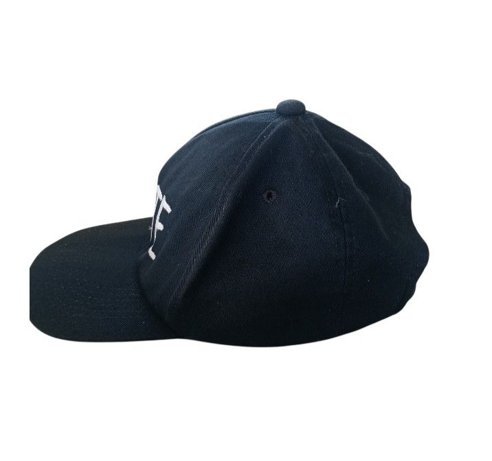 Cap hate (Category: Coats, Jackets and Outerwear) located in Kuala Lumpur. Submitted by malahhh.bundle (Listing ID 1467176101, Image 3). Description: condition bundle rujuk gambar lebih lanjut. pos Dfod..