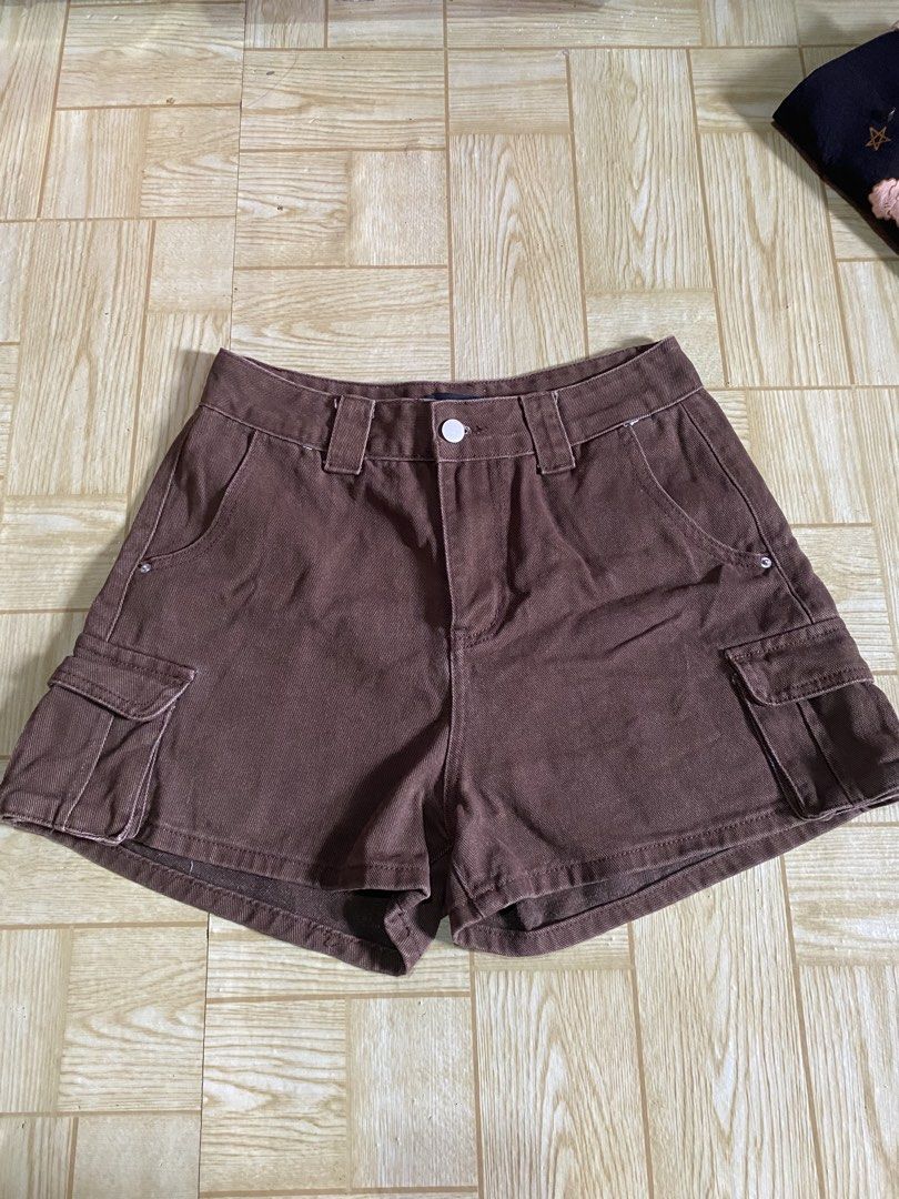 Cargo hatd denim short (Category: Shorts) located in Sorsogon. Submitted by y2k_findsbypearl (Listing ID 1467361396, Image 1). Description: .