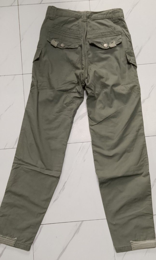 Cargo Pants (Category: Other Bottoms) located in Valenzuela. Submitted by bravemountain89 (Listing ID 1467245952, Image 2). Description: size: 25-26 waist color: Navy.