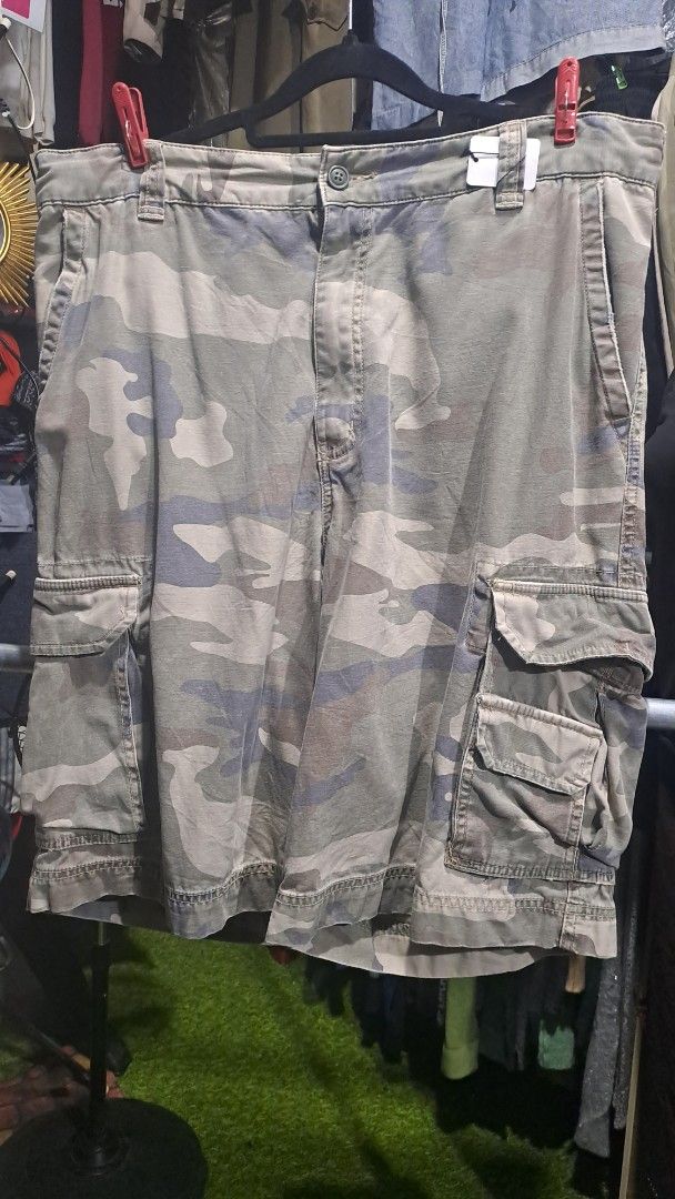Cargo shorts camouflaged (Category: Shorts) located in Antipolo. Submitted by __watchu_finds (Listing ID 1467290661, Image 1). Description: color may vary due to lightning shipment: lalamove, lbc, grab jnt etc payment: gcash meetup: imall antipolo or nearby.