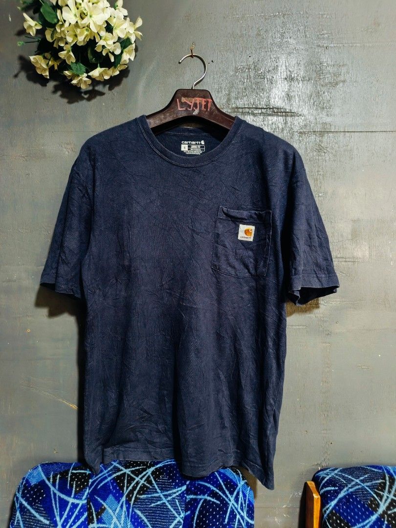 CARHARRT shirt (Category: Luxury Apparel) located in Tacurong. Submitted by lyjetbrandedfinds_1827 (Listing ID 1467220419, Image 1). Description: M-L.