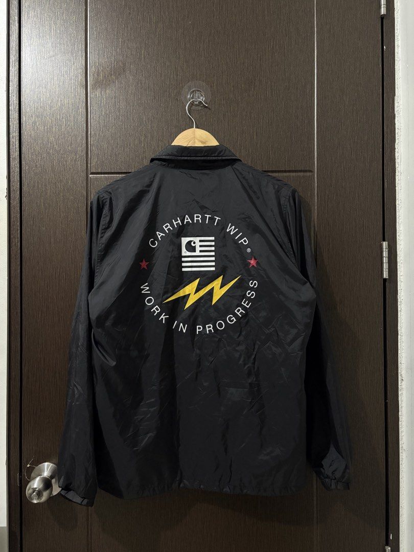 CARHARTT WIP STATE FLAG COACH JACKET (Category: Coats, Jackets and Outerwear) located in Naga. Submitted by sislovesme (Listing ID 1467299599, Image 2). Description: •9.5/10 CONDITION •NO FLAWS •SIZE SMALL ON TAG •WIDTH 21 INCHES •LENGHT 27 INCHES.