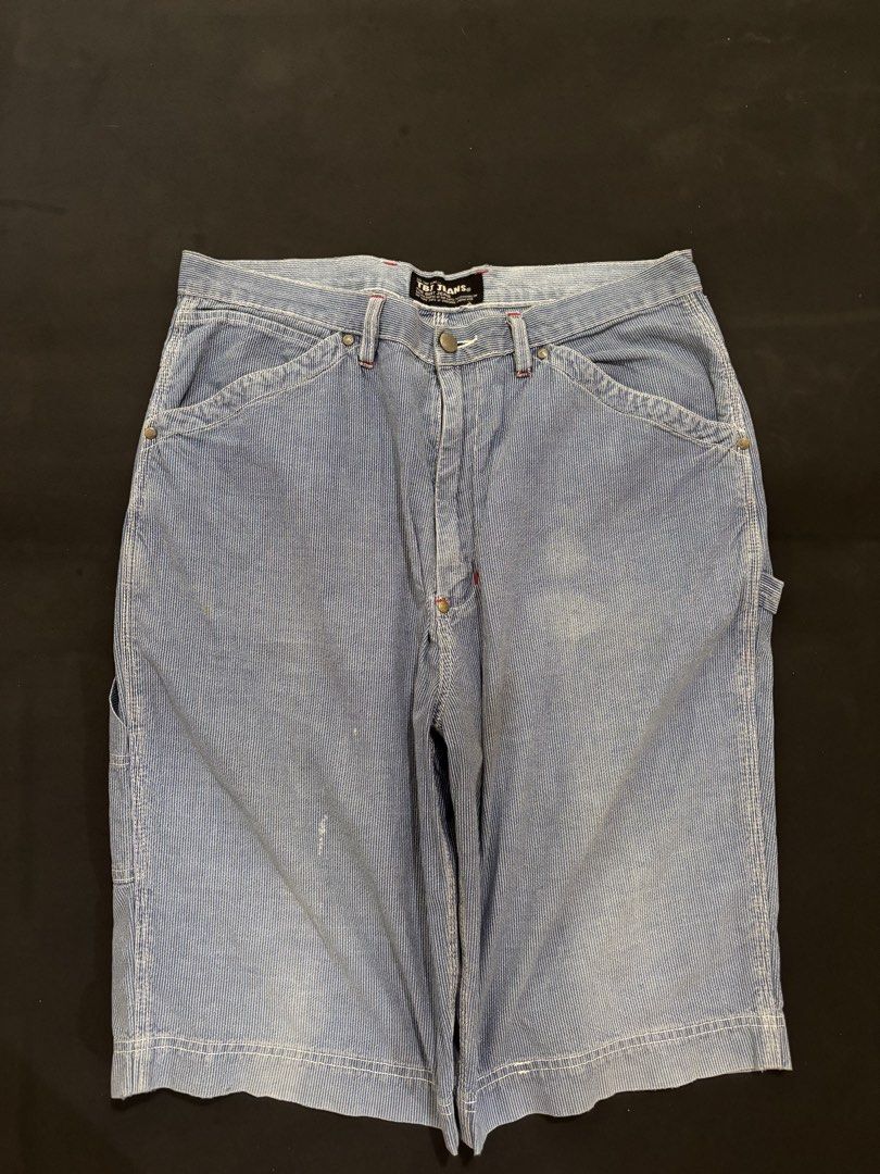 Carpenter Jorts (Category: Shorts) located in Ibajay. Submitted by thriftthriftlang.aklan (Listing ID 1467175332, Image 1). Description: CARPENTER JORTS Dimes:Waist-28-34 Length-24.5 Hem-11.5 Condition:Excellent Condition Color Rate-9/10 Issue-Repaired Pinhole,Stain (Washable).