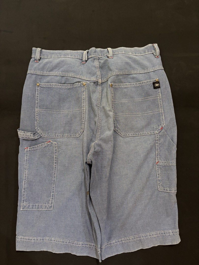 Carpenter Jorts (Category: Shorts) located in Ibajay. Submitted by thriftthriftlang.aklan (Listing ID 1467175332, Image 2). Description: CARPENTER JORTS Dimes:Waist-28-34 Length-24.5 Hem-11.5 Condition:Excellent Condition Color Rate-9/10 Issue-Repaired Pinhole,Stain (Washable).