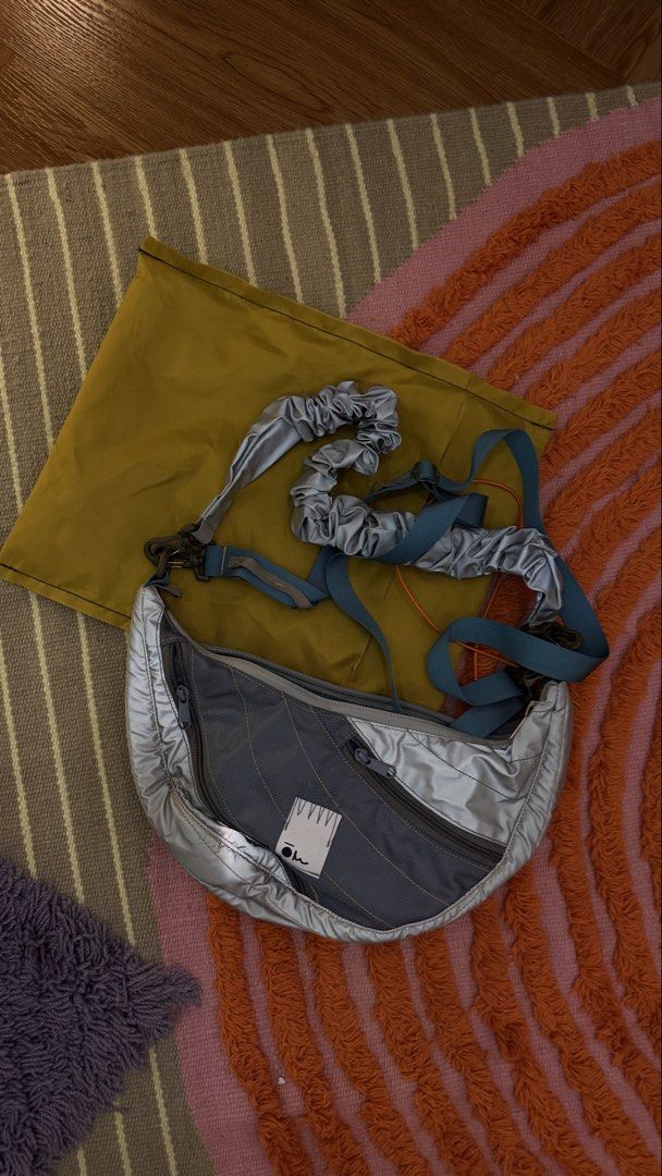 CARRY OM CHAKRA II BAG (Category: Luxury Bags & Wallets) located in Manila. Submitted by sugarnspice1992 (Listing ID 1467237544, Image 2). Description: Good as new No flaws Not sold in the website anymore Rare color Lowballers not allowed.
