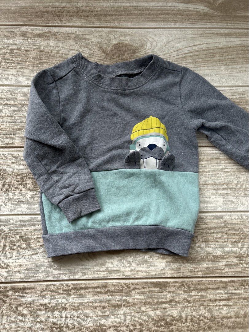 Carters sweater 2T (Category: Babies & Kids Fashion) located in Cebu City. Submitted by yjainani (Listing ID 1467279275, Image 1). Description: .