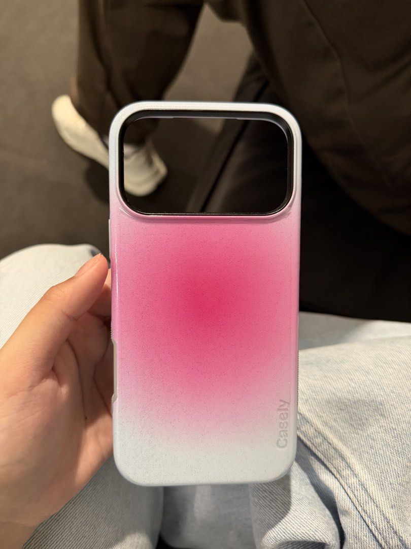 Casely 17 pro max case (Category: Cases & Sleeves) located in Quezon City. Submitted by lapreluv (Listing ID 1467305393, Image 1). Description: Nagsstart na discoloration sa sides W box and w hydrogel.