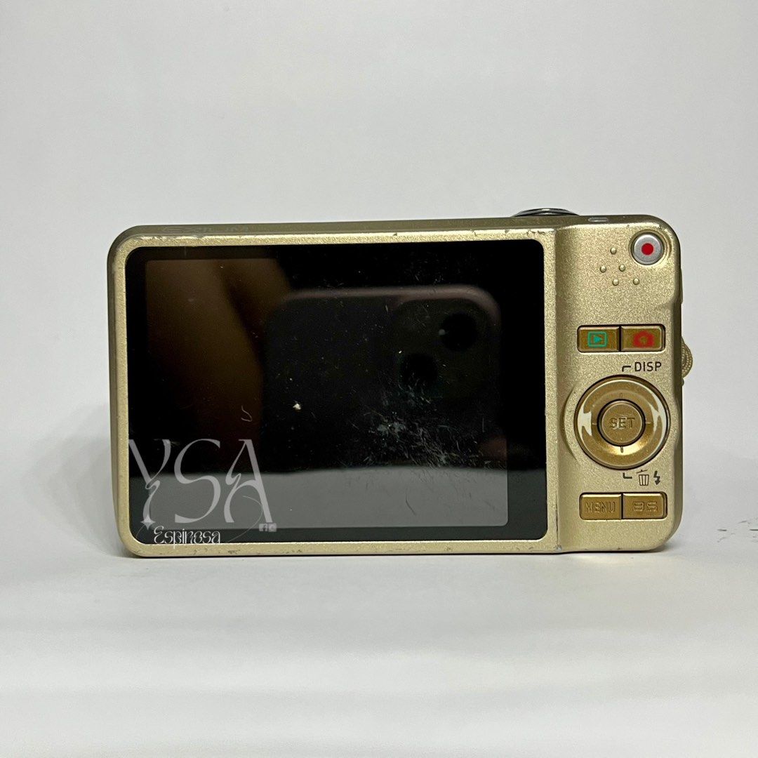 CASIO EXILIM EX-Z90 Digital Camera Digicam (Category: Cameras) located in Manila. Submitted by ysabelaaa__ (Listing ID 1467332450, Image 2). Description: CASIO EXILIM EX-Z90 ⭐️ [#preowned] ₱2500 FIXED + SF issues: lens dust visible on normal & full zoom & scratches sa screen ✮ all sample shots posted ✮ 12.1 mp, 4x optical zoom ✮ 8/10 body cosmetics (signs of usage) ✮ fully functional - zoom, flash, and all buttons working inclusions: unit, strap,