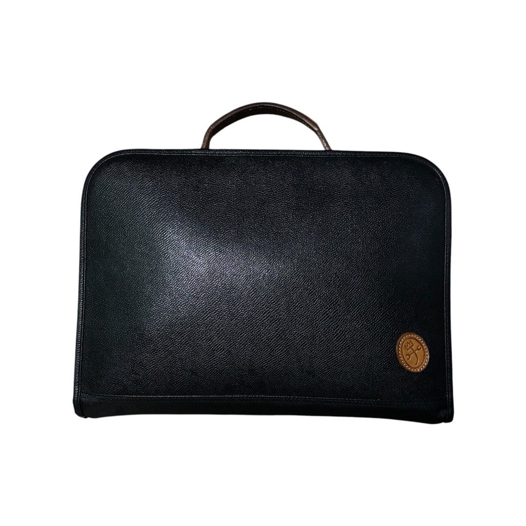 CastleBajac Briefcase Business Laptop Bag (Category: Briefcases) located in Muntinlupa City. Submitted by rtyfck (Listing ID 1467340137, Image 1). Description: CastleBajac Briefcase Business Laptop Bag Details : •Width : 15 •Length : 11 •Size : OS •Issue : minimal sign of use •Condition : Used •₱1,480.