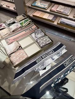 (Category: ) located in . Submitted by japanandsingaporeluxepreloved (Listing ID 1467318969, Image 1). Description: .