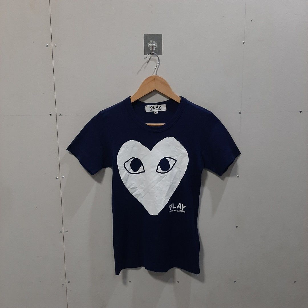 CDG PLAY FOR HER (Category: Shirts) located in San Carlos. Submitted by denzel999 (Listing ID 1467327067, Image 1). Description: XS LIKENEW NO FLWS.