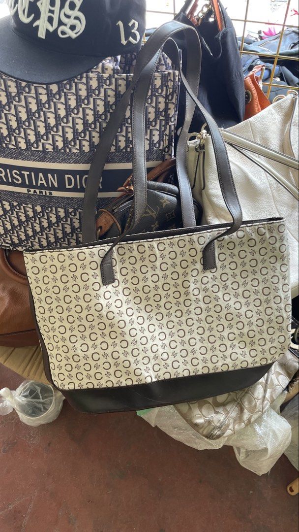 Celine C macadam canvas tote bag (Category: Luxury Bags & Wallets) located in Iligan City. Submitted by farrisal (Listing ID 1467191741, Image 1). Description: For hook up Excellent condition Minimal scratch lang sa leather sa baba .