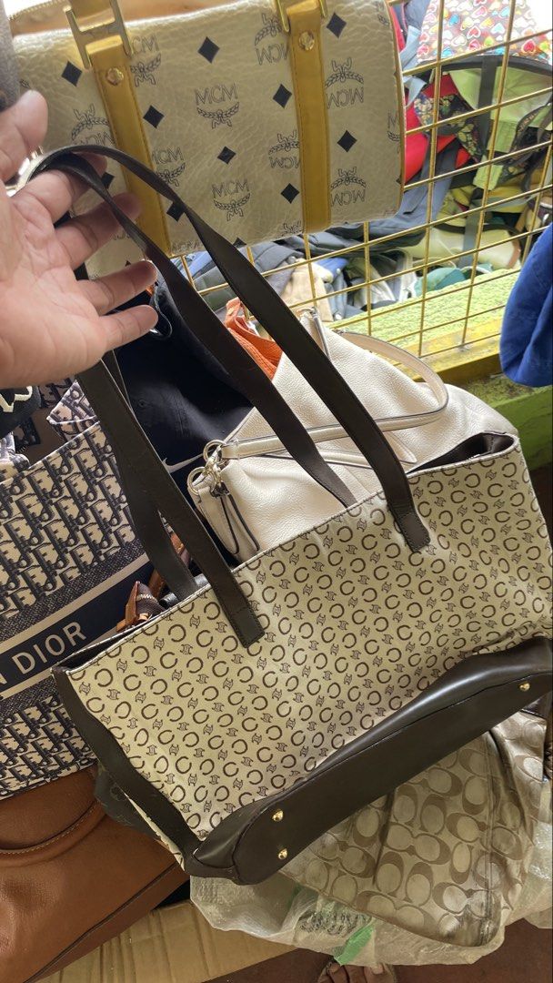 Celine C macadam canvas tote bag (Category: Luxury Bags & Wallets) located in Iligan City. Submitted by farrisal (Listing ID 1467191741, Image 2). Description: For hook up Excellent condition Minimal scratch lang sa leather sa baba .