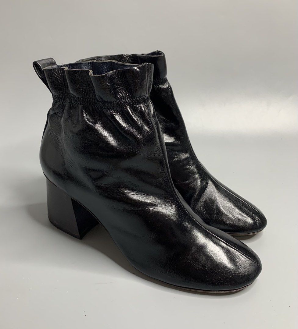 Celine Ruffled Ballerina Ankle Boots Phoebe Philo Era (Category: Heels) located in Binan City. Submitted by hybrid_archival_theory (Listing ID 1467224382, Image 1). Description: Celine Paris Ruffled Ballerina Ankle Boots Phoebe Philo Era Rare Piece Designed by Phoebe Philo Womens Size- 38 In Excellent Condition •No Inclusions •Pair Only •Please Check Detailed Photos Posted For Your Reference Thankyou!!! •Celine Ruffled Soft Ballerina Ankle Boots,