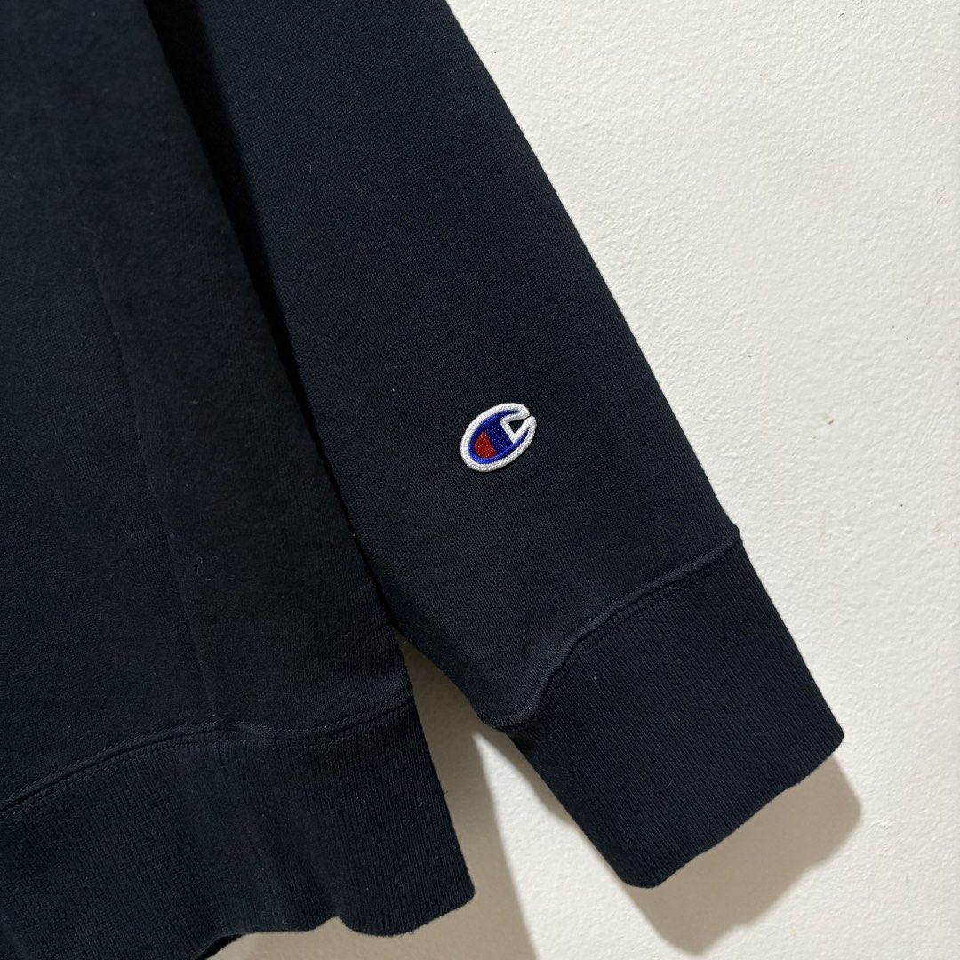 CHAMPION CREWNECK (Category: Coats, Jackets and Outerwear) located in Manila. Submitted by AauuStin (Listing ID 1467195141, Image 3). Description: •XL on Tag Fit to Large •W23.5 L26.5 •Excellent Condition .