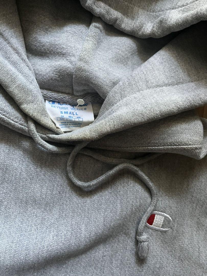 Champion Gray Reverse Weave Hoodie Jacket (Category: Coats, Jackets and Outerwear) located in Quezon City. Submitted by pinkvanilla.milfshake (Listing ID 1467355219, Image 2). Description: Original from USA.