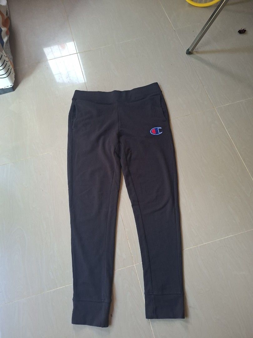 Champion sweatpants (Category: Joggers) located in Cebu City. Submitted by kimoii (Listing ID 1467177492, Image 3). Description: size: 34-36waistline udjustable with string length 40-41inch no issue 10/10 black.