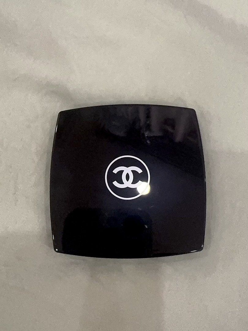 CHANEL MIROIR DOUBLE FACETTES (Category: Luxury Accessories) located in Caloocan City. Submitted by elkeith (Listing ID 1467203775, Image 3). Description: This sleek compact features a regular mirror on one side, and a magnifying mirror on the other, perfect for touch-ups. Ultra-slim and portable, the Mirror Duo is an elegant essential for every makeup bag..