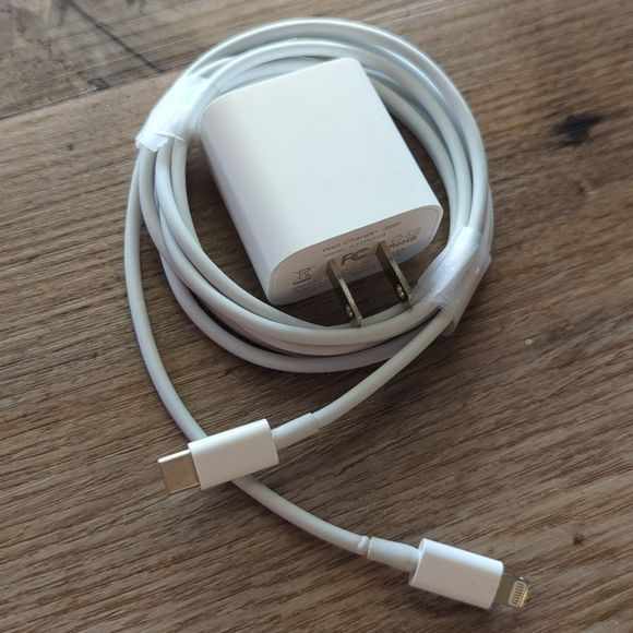 charger lang iphone (Category: Chargers & Cables) located in Manila. Submitted by awuie (Listing ID 1467355577, Image 1). Description: pang iphone charger.