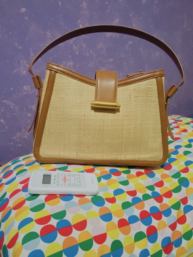 Decluttering: Charles & Keith Lola Belted Hobo Bag (Category: Shoulder Bags) located in Las Pinas. Submitted by amazing.grace.finds0407 (Listing ID 1467208011, Image 2). Description: Selling my authentic Charles & Keith Lola Belted Hobo Bag in the stunning Caramel Woven/Raffia colorway. 📌 Condition: • Excellent, pristine condition (used but not abused, literally looks good as new!). • Clean interior lining and minimal to no signs of wear on the 