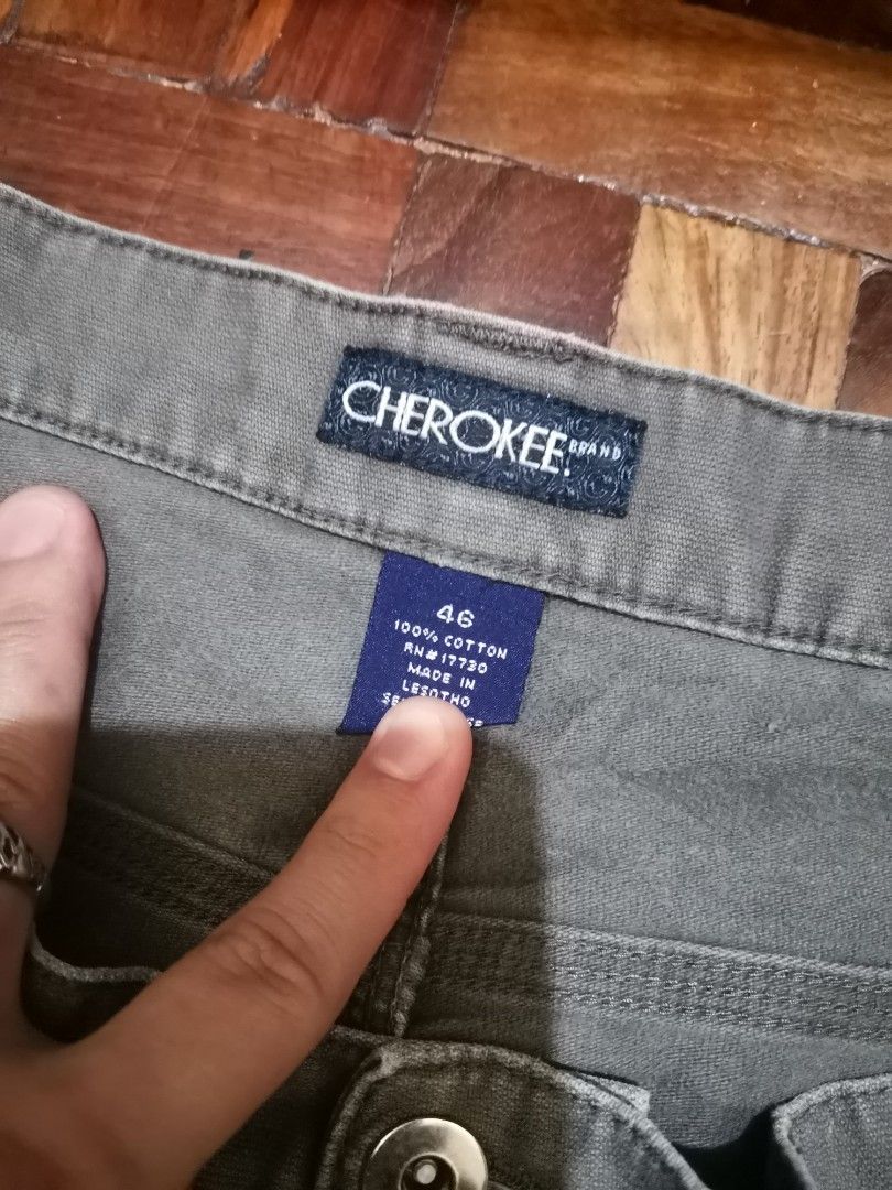 Cherokee carpenter short (Category: Shorts) located in Davao. Submitted by marcio17 (Listing ID 1467171622, Image 3). Description: Size 46 Needwash Minor sign of usaged 450 freeshipping only.