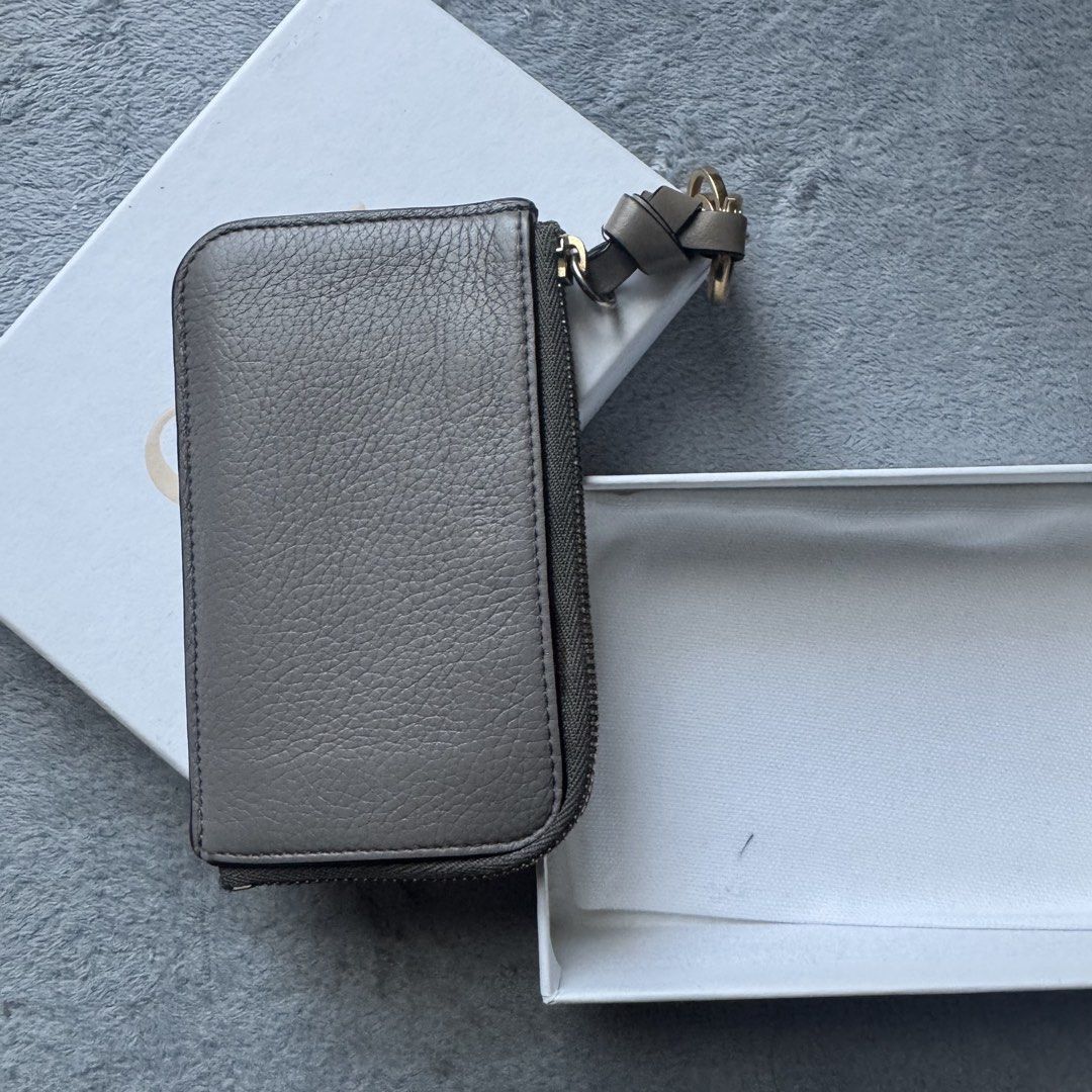 Chloe wallet cardholder (Category: Wallets & Card holders) located in Quezon City. Submitted by hintstreet (Listing ID 1467200237, Image 3). Description: with box and dustbag.