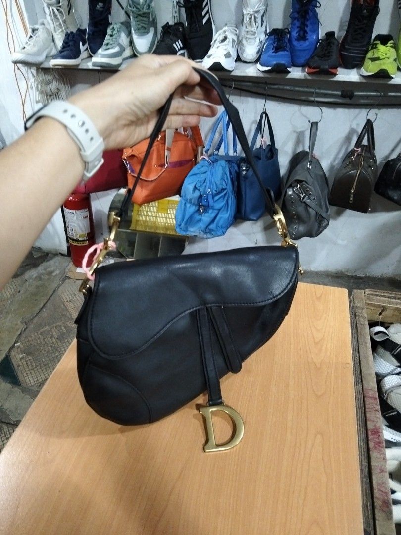Christian Dior (Category: Shoulder Bags) located in El Salvador. Submitted by francheskaukayukay (Listing ID 1467281240, Image 1). Description: .