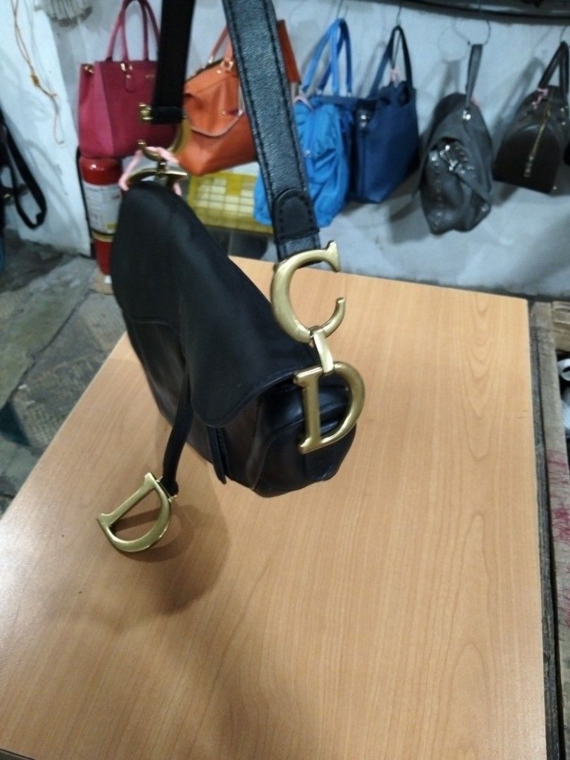 Christian Dior (Category: Shoulder Bags) located in El Salvador. Submitted by francheskaukayukay (Listing ID 1467281240, Image 3). Description: .