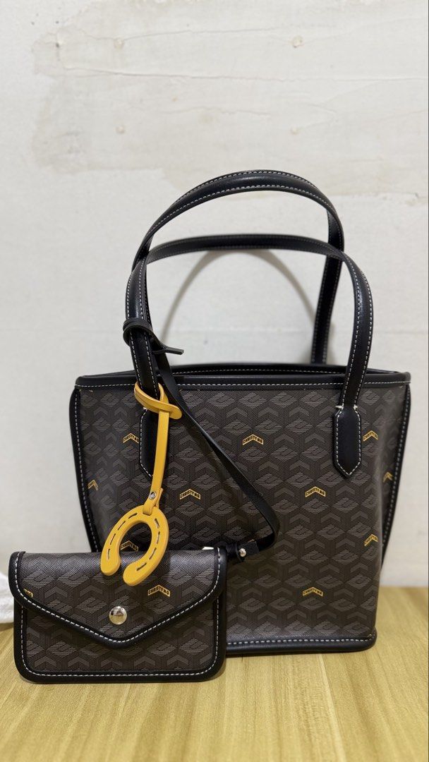 Christy Ng Mini Russo V2 (Category: Tote Bags) located in Caloocan City. Submitted by tokyo112419 (Listing ID 1467222066, Image 1). Description: Original christy ng v2 mini russo 3x lang nagamit No issue.