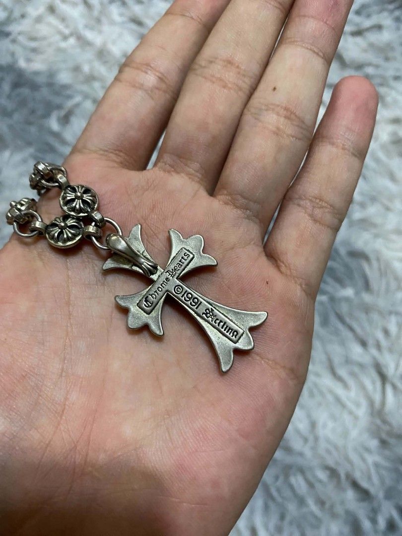 CHROME HEARTS NECKLACE (Category: Luxury Accessories) located in Manila. Submitted by aize2thrft (Listing ID 1467219719, Image 3). Description: CHROME HEARTS NECKLACE LIGHTLY USED 26.5 CM.