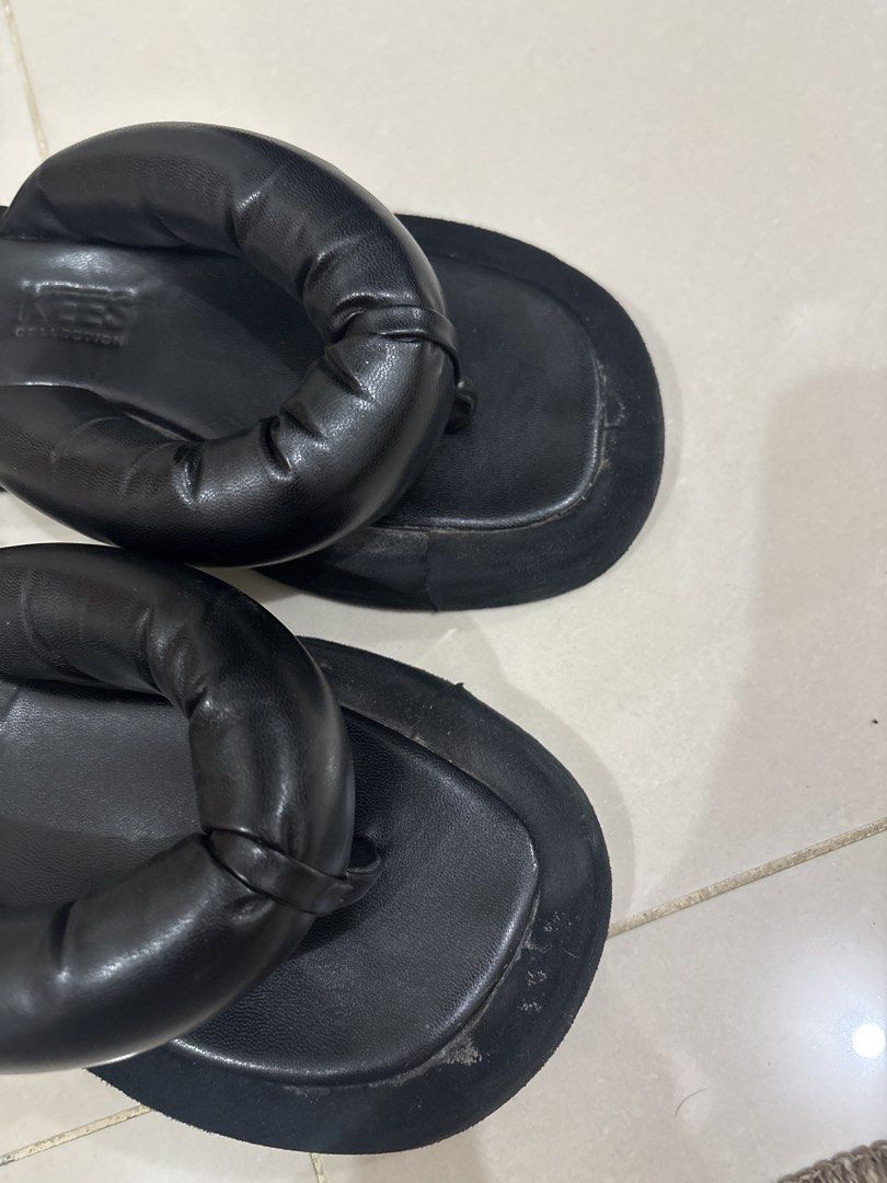 Chunky slippers (Category: Slippers and slides) located in Mandaluyong City. Submitted by beas_closet (Listing ID 1467324919, Image 3). Description: Chunky slippers.