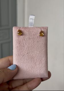 (Category: ) located in . Submitted by katmandulovesmakeup (Listing ID 1467182390, Image 1). Description: .