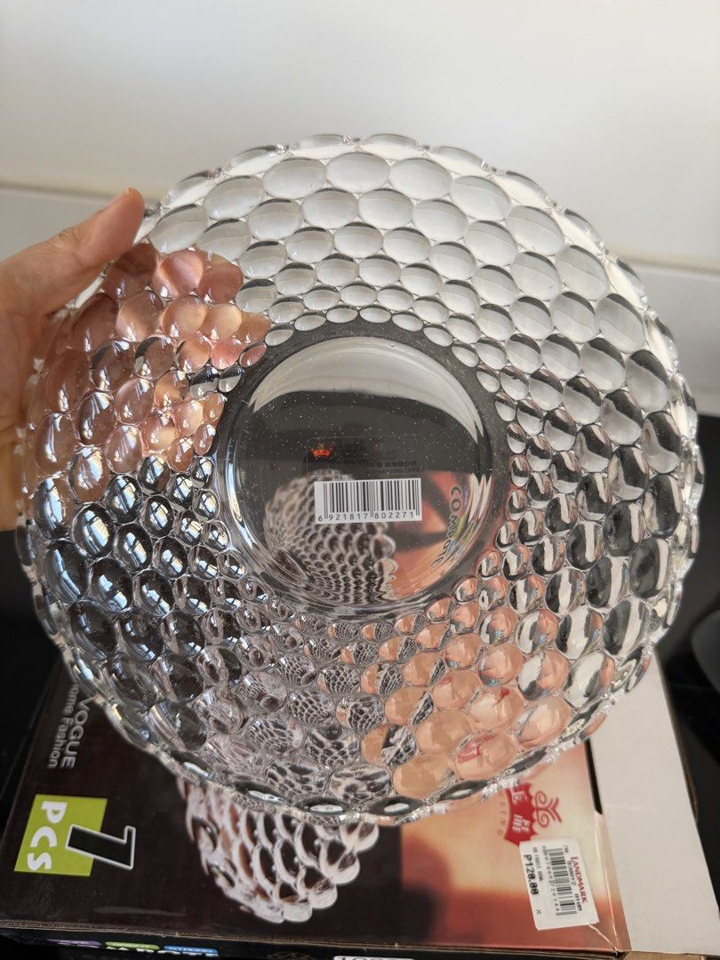 Clear Crystal Bright Textured Bowls (Category: Dinnerware & Cutlery) located in Makati City. Submitted by madamchi (Listing ID 1467322032, Image 3). Description: Clear Crystal Bright Textured Bowls Very transparent Thick and very good quality. Can be used for display or dinnerware Brand new in box Comes in 3 sizes and depths Prices in box: 120 220 260 2-3 pcs per size available Pickup Makati City.