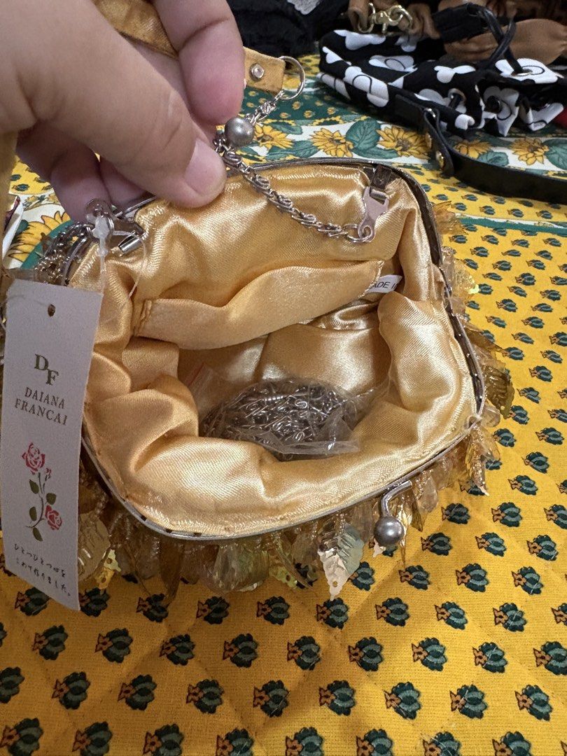 Clutch bag (Category: Other Home Decor) located in Dipolog. Submitted by playmatesfriend.ph (Listing ID 1467247944, Image 3). Description: .